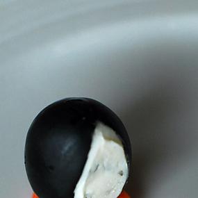 party-appetizer-ideas-cream-cheese-penguins-04