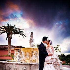 bride-and-groom-on-fountain-06