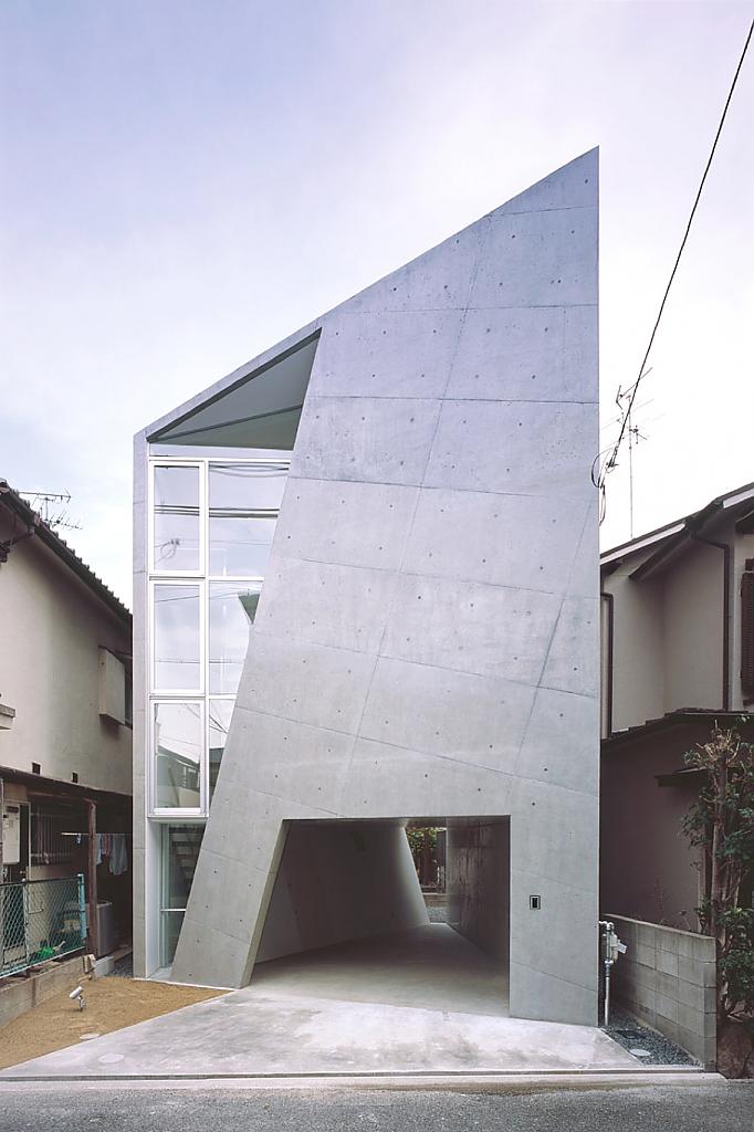 an-unconventional-house-01