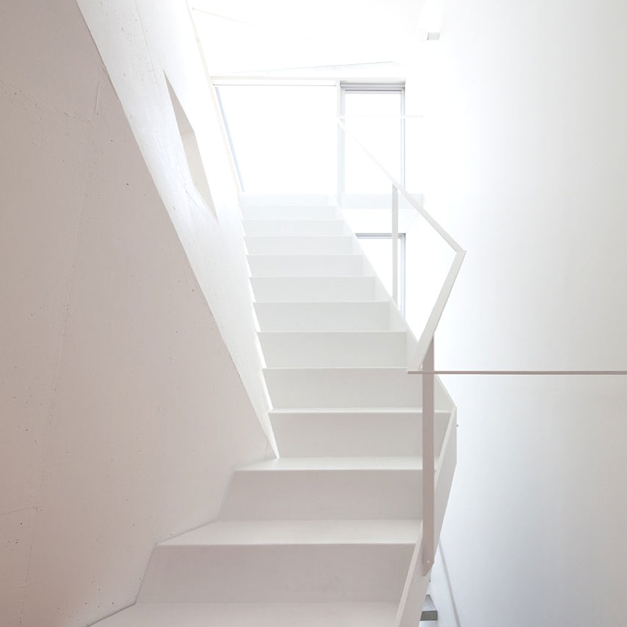 an-unconventional-house-08