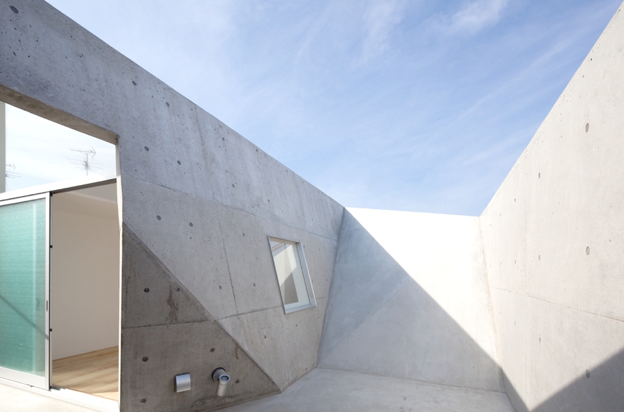 an-unconventional-house-11