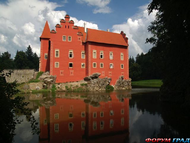 Замок Червена Лхота