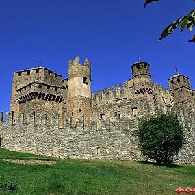 Замок Фенис