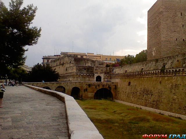 Замок Мола-ди-Бари