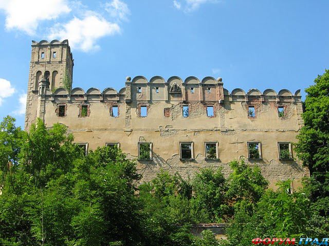 Замок Ратно Дольне