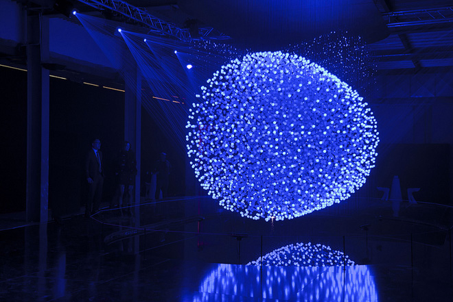 hyundai-fluidic-sculpture-in-motion-installation-at-milan-03