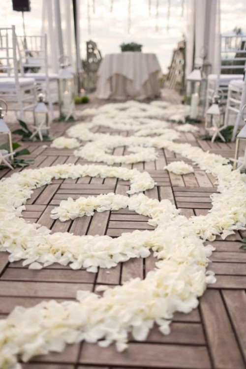 25-romantic-wedding-aisle-petals-decor-ideas-1