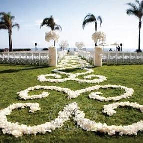 25-romantic-wedding-aisle-petals-decor-ideas-16