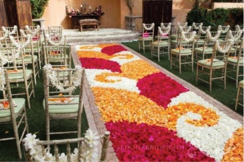 25-romantic-wedding-aisle-petals-decor-ideas-20