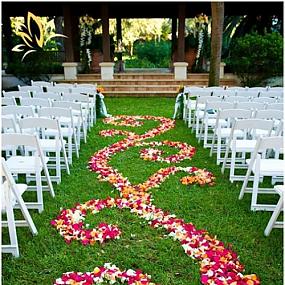 25-romantic-wedding-aisle-petals-decor-ideas-4