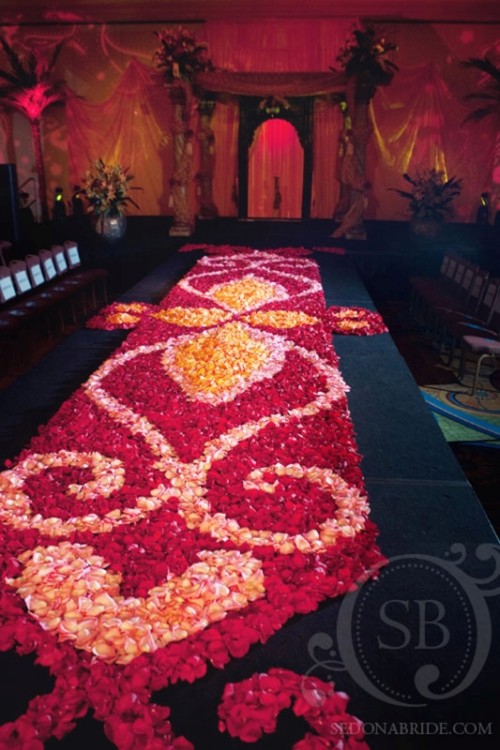25-romantic-wedding-aisle-petals-decor-ideas-6