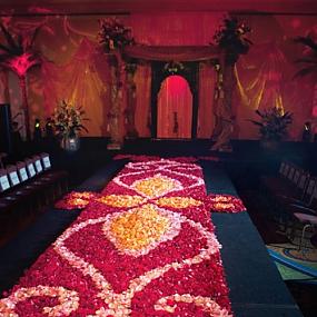 25-romantic-wedding-aisle-petals-decor-ideas-6