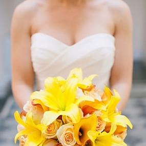 25-yellow-wedding-bouquets-16