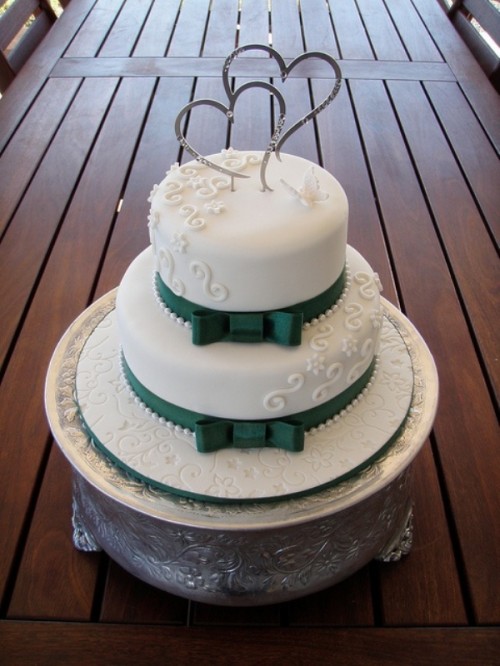 40-trendy-emerald-green-wedding-ideas-20