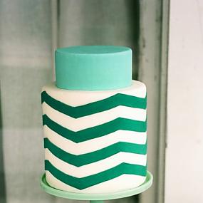 40-trendy-emerald-green-wedding-ideas-24