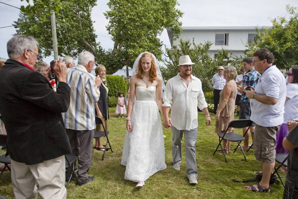 alicia-shaugns-b-c-backyard-wedding23
