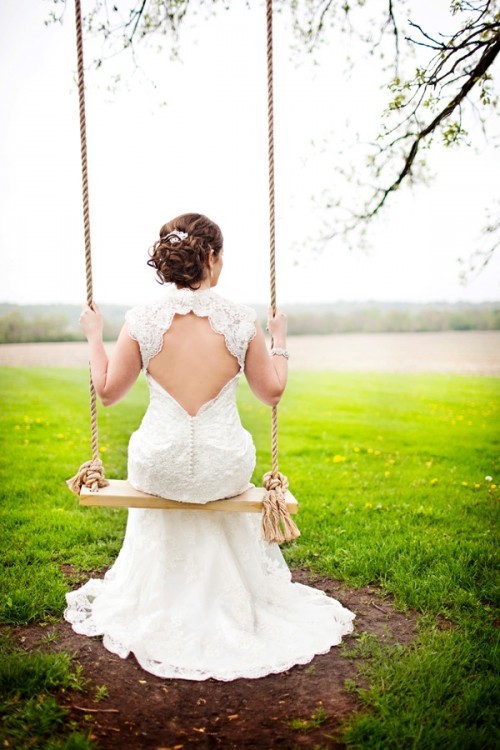 charming-keyhole-back-wedding-dresses10