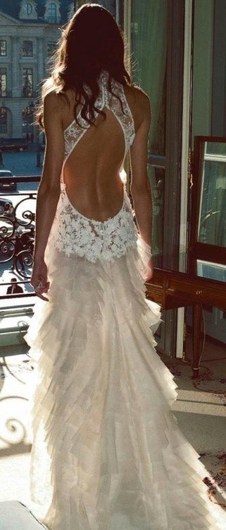 charming-keyhole-back-wedding-dresses12
