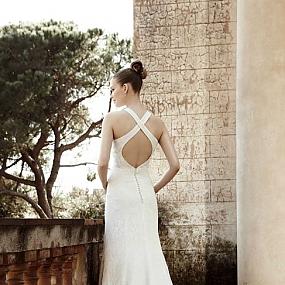 charming-keyhole-back-wedding-dresses13