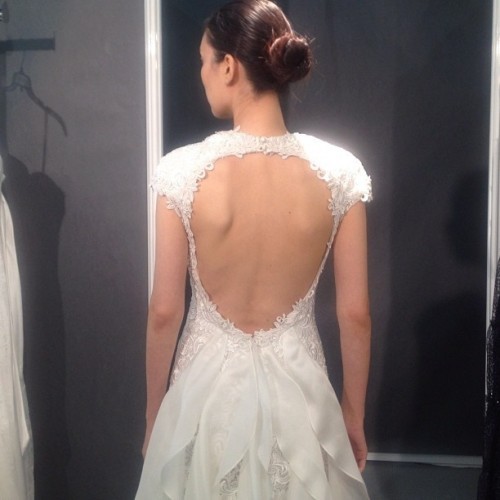 charming-keyhole-back-wedding-dresses16