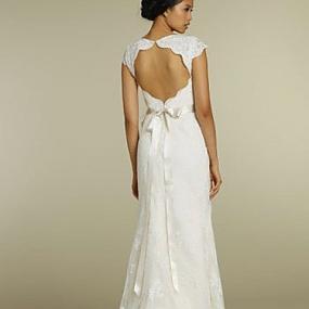charming-keyhole-back-wedding-dresses36