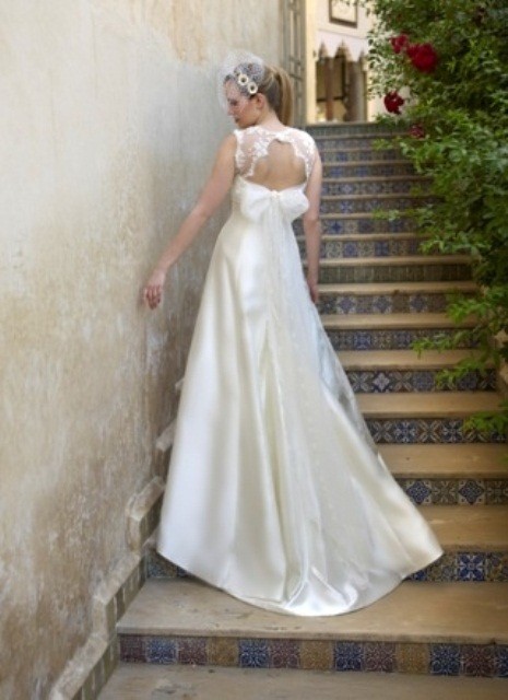 charming-keyhole-back-wedding-dresses5