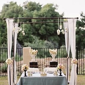 decorating-sweetheart-table19