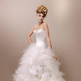 elegant-and-fashionable-wedding-gowns-by-max-chaoul5