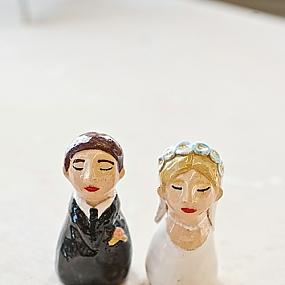 funny-cake-toppers-by-sessi-bee-ceramics-5