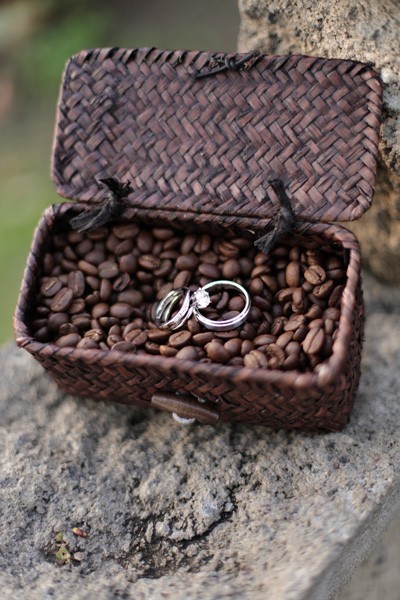 melissa-michaels-coffee-themed-backyard-wedding11