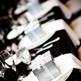 silver-and-white-winter-wedding-inspiration-16