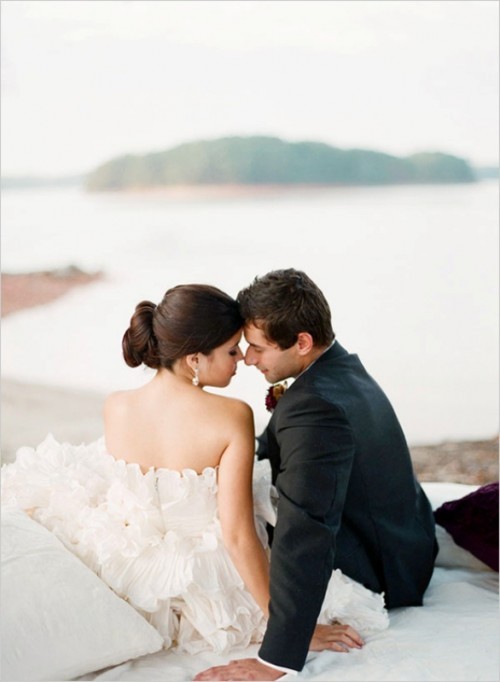 stunning-purple-gold-and-ivory-wedding-ideas2