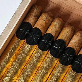 the-black-tie-gold-hand-rolled-cigar-box-set-2