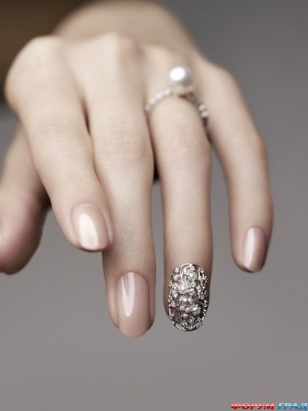 the-newest-wedding-trend-the-ring-finger-nails-decor-1