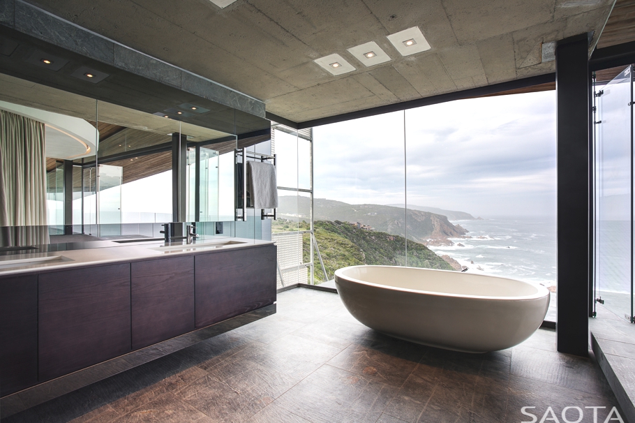 Современна ванная комната с красивой панорамой