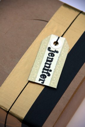 diy-holiday-gift-packaging-with-tape-05