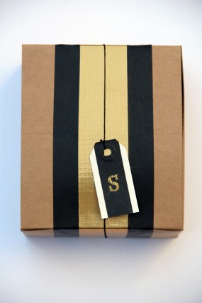 diy-holiday-gift-packaging-with-tape-08