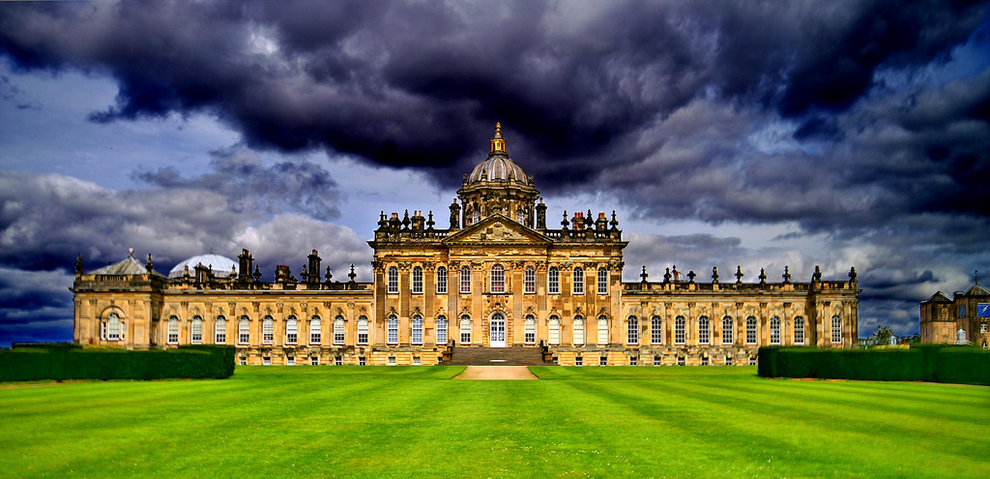 29 magnificent castles from around the world-01