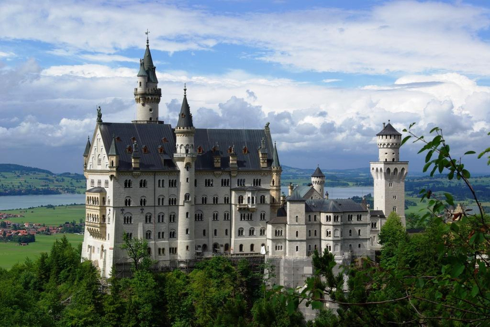 29 magnificent castles from around the world-05