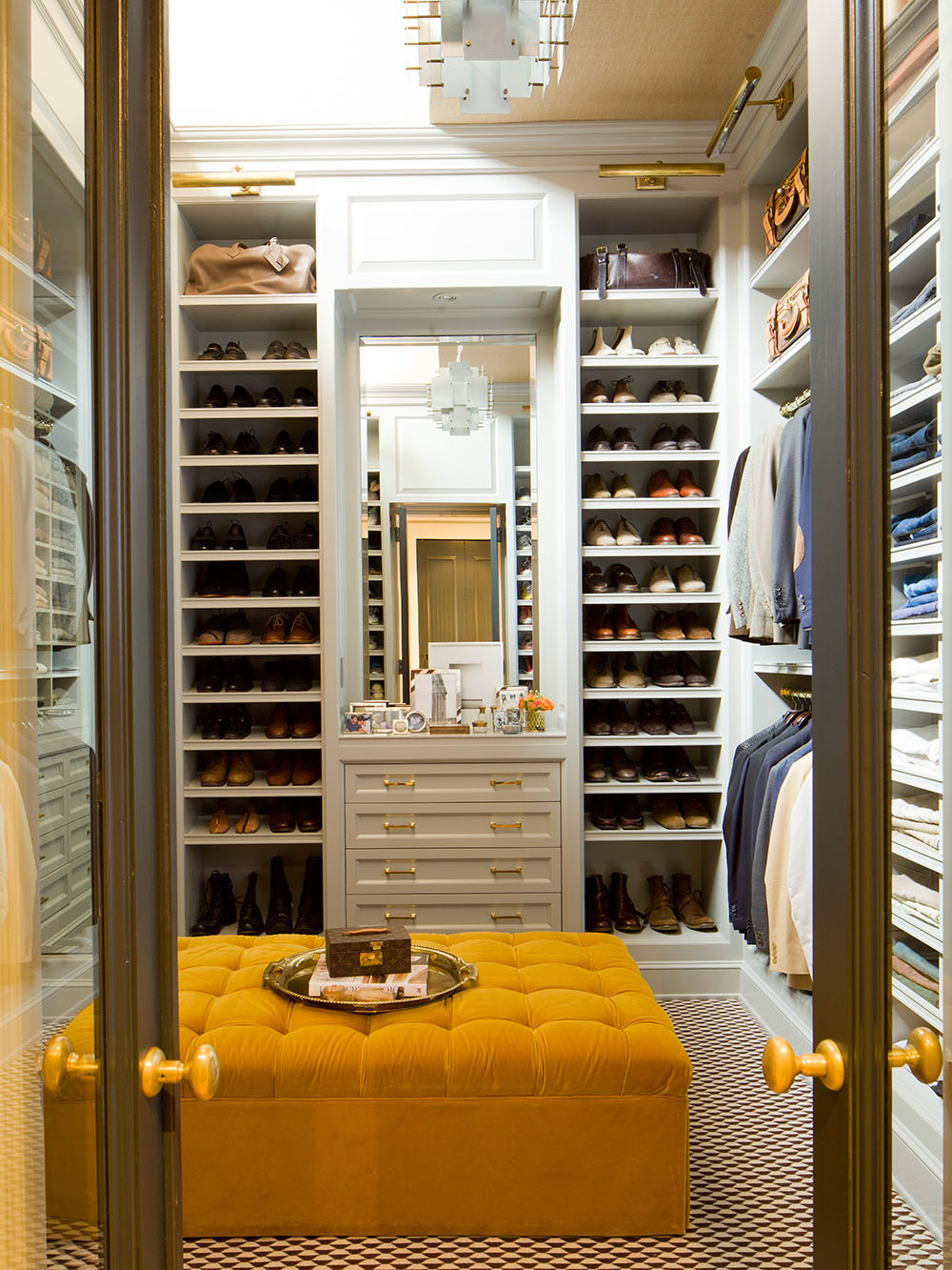 30 ideas for a roomy man s wardrobe-04