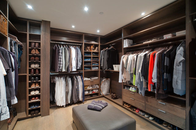 30 ideas for a roomy man s wardrobe-07