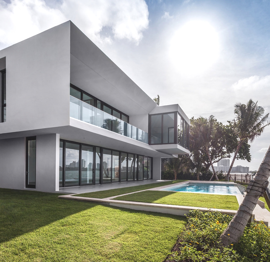 Внутренний двор с бассейном виллы Villa Fendi от rGlobe architecture