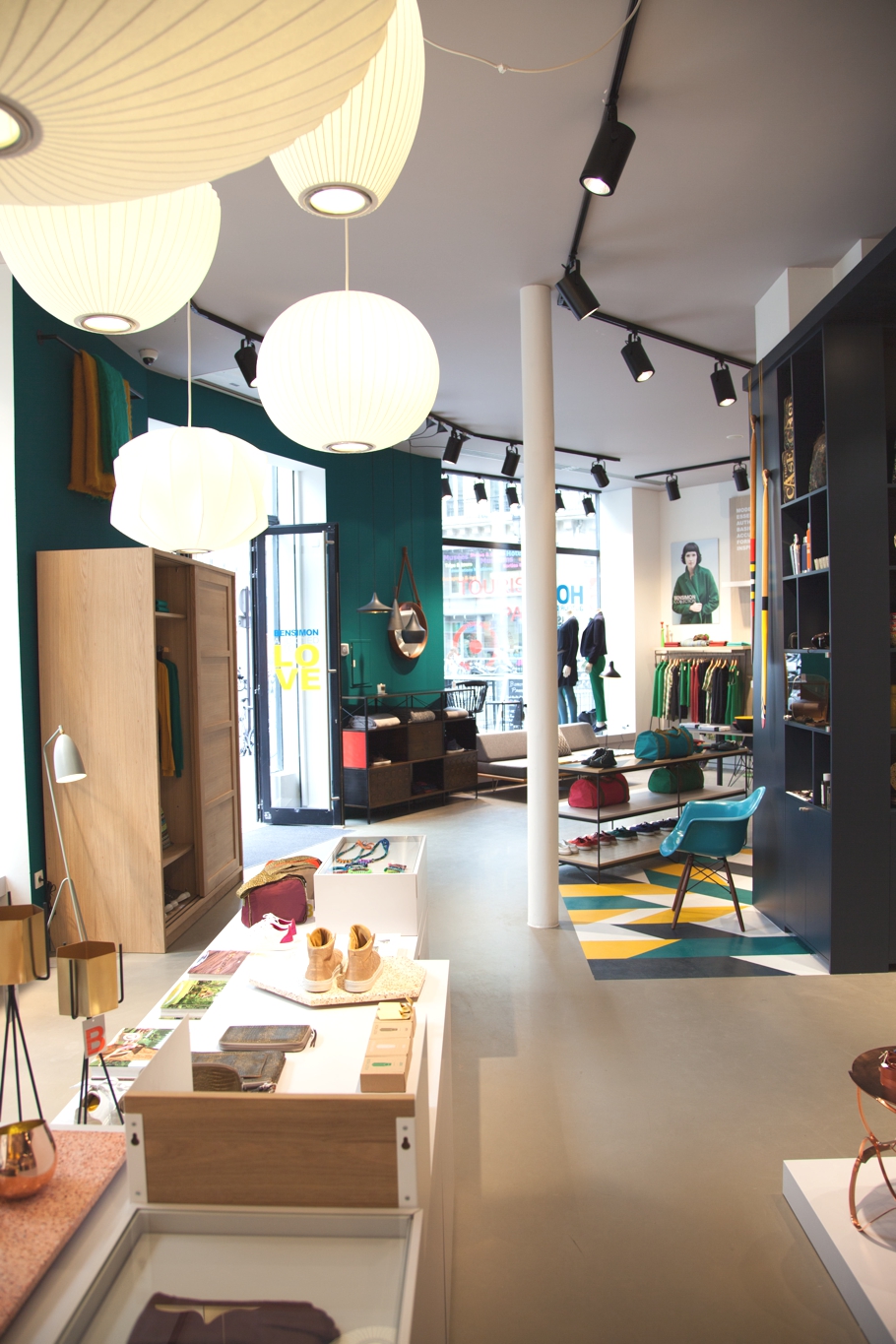 home pyramides in paris-02