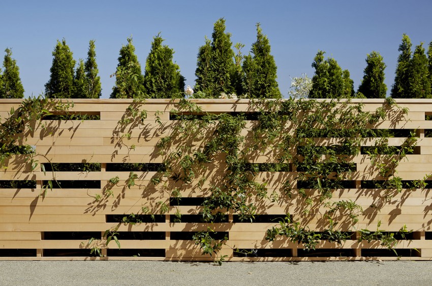 Деревянный креативный забор дома  Sausalito Hillside Remodel от Turnbull Griffin Haesloop Architects