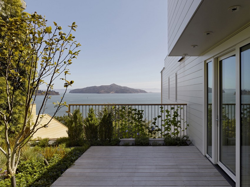 Вид на океан дома  Sausalito Hillside Remodel от Turnbull Griffin Haesloop Architects