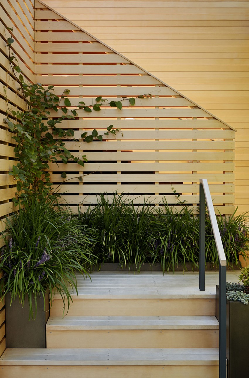 Цветы в ландшафте дома  Sausalito Hillside Remodel от Turnbull Griffin Haesloop Architects