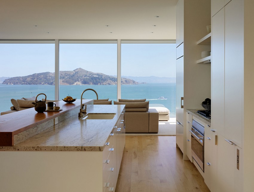 Кухонный уголок дома  Sausalito Hillside Remodel от Turnbull Griffin Haesloop Architects