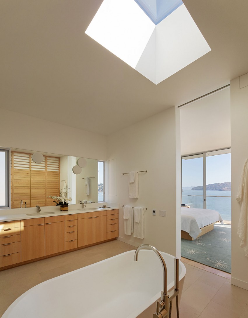 Ванная комната дома  Sausalito Hillside Remodel от Turnbull Griffin Haesloop Architects