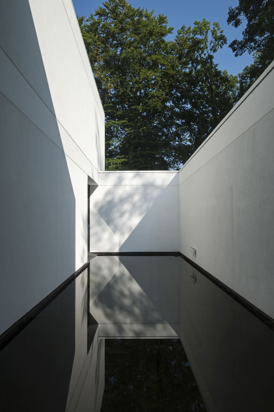 luxury hs residence by cubyc architects-07