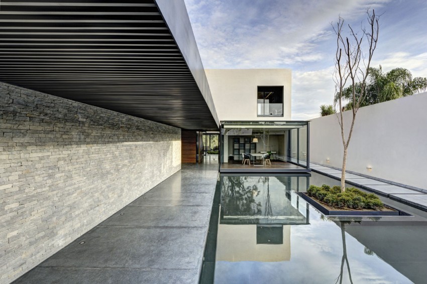 Интересное строение особняка LA House от Elias Rizo Arquitectos